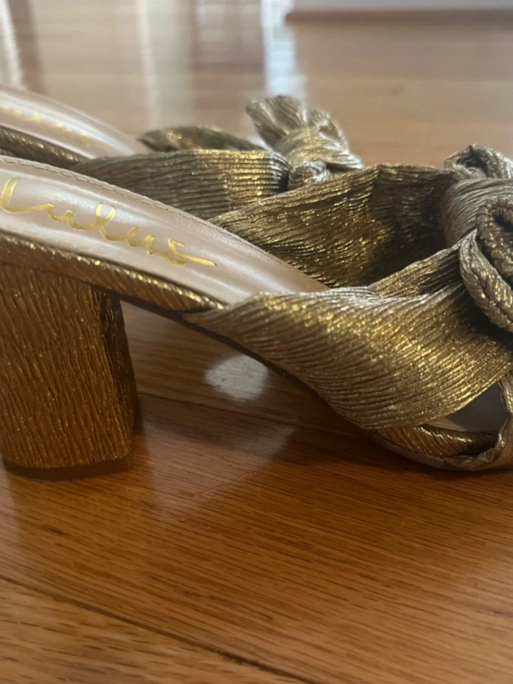 Lulu's Gold Slides size 8.5